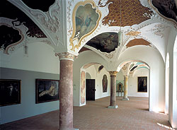 Bild: Bibliothekssaal im Augustiner-Chorherrenstift