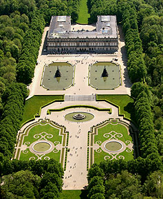 Garden parterre and New Palace, aerial picture