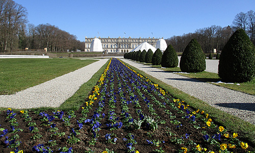 Picture: Planting of the flower beds in spring