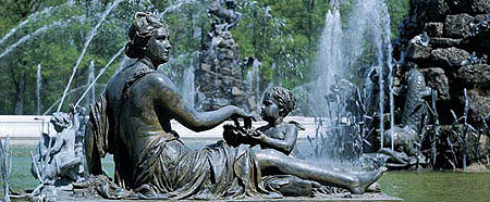 Bild: Detail aus dem Flora-Brunnen im Schlosspark Herrenchiemsee