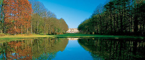 View from the canal to the New Palace Picture: View from the canal to the New Palace