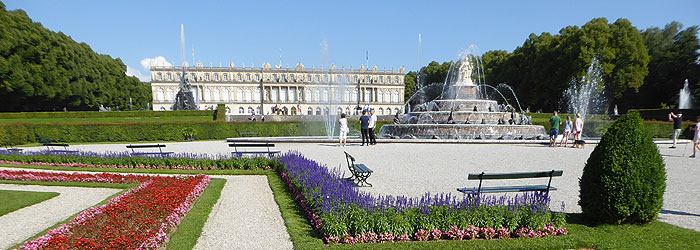 Picture: Waterworks in front of Herrenchiemsee New Palace