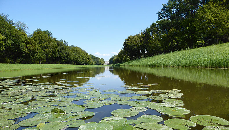 Bild: Blick vom Kanal zum Neuen Schloss