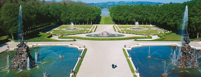 Picture: Water parterre with Fama and Fortuna Fountain